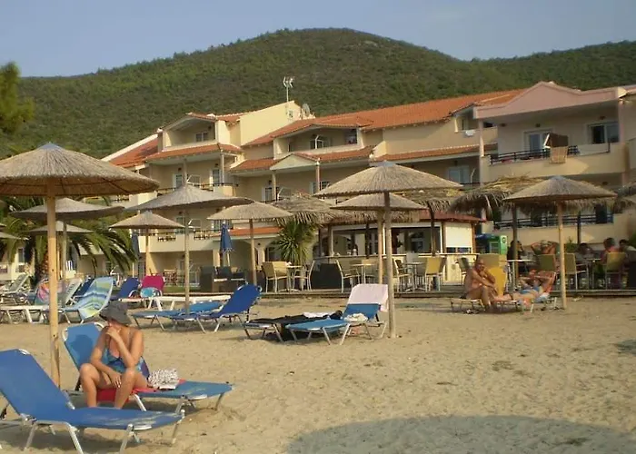 Rachoni Bay Скала-Рахониу