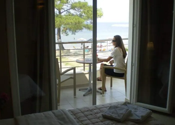 Rachoni Bay Отель 3*