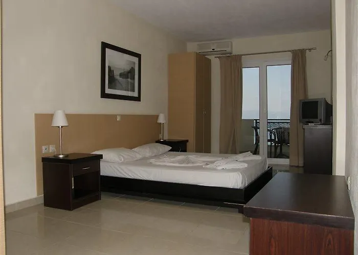 Rachoni Bay Отель 3*