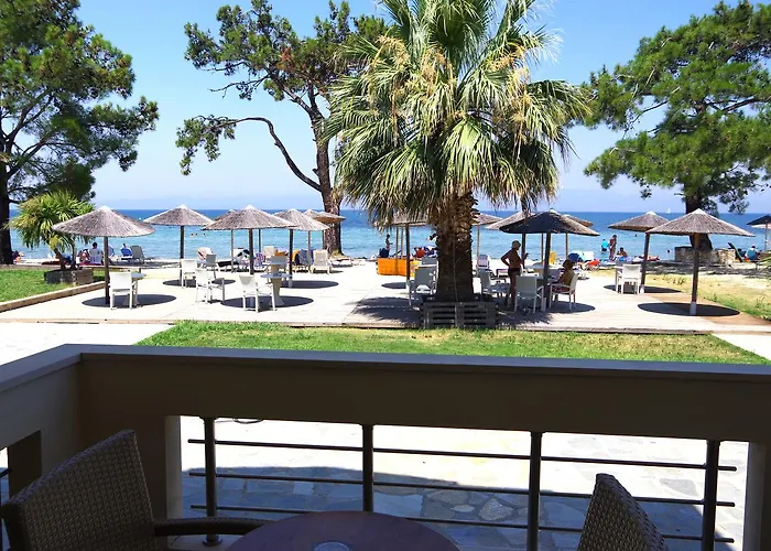 Rachoni Bay Скала-Рахониу