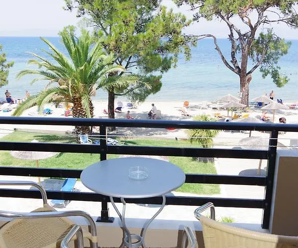 Rachoni Bay Скала-Рахониу