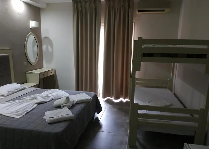 Rachoni Bay Скала-Рахониу